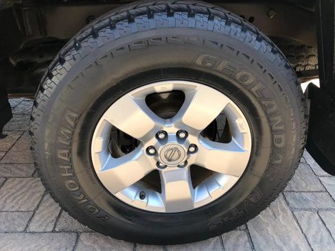 Used 2009 Nissan Frontier SE w/ SE Value Truck Pkg AWD/4WD image 13