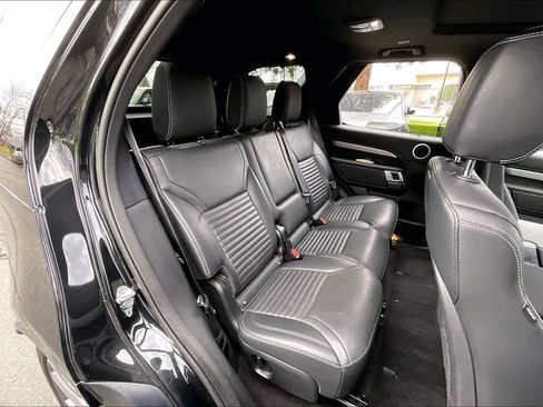 Used 2023 Land Rover Discovery S R-Dynamic image 29