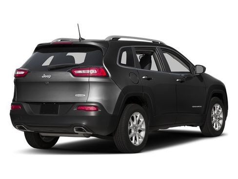 Used 2017 Jeep Cherokee Latitude w/ Comfort/Convenience Group AWD/4WD image 2