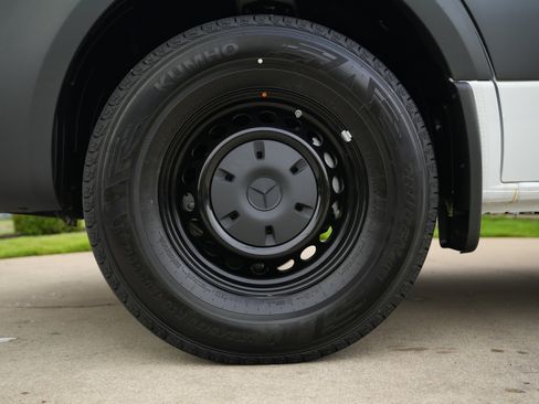 New 2025 Mercedes-Benz Sprinter 2500 image 13