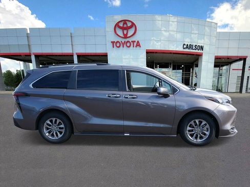 Certified 2024 Toyota Sienna XLE FWD image 4