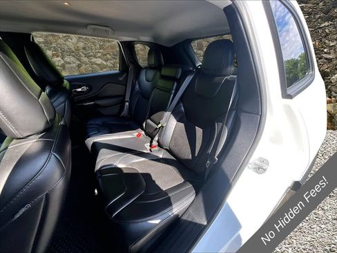 Used 2019 Jeep Cherokee Latitude Plus AWD/4WD image 19