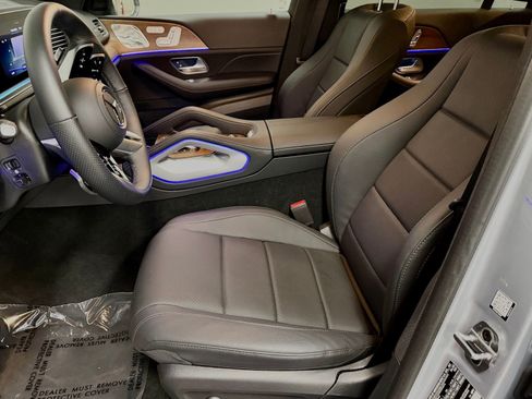 Used 2025 Mercedes-Benz GLS 450 4MATIC image 23