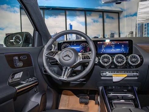 Used 2026 Mercedes-Benz GLA 250 4MATIC image 16