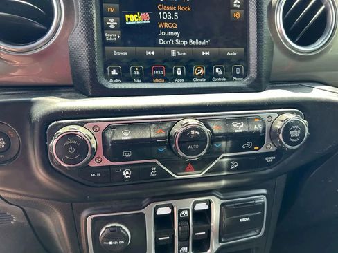 Used 2018 Jeep Wrangler Unlimited Sahara image 18