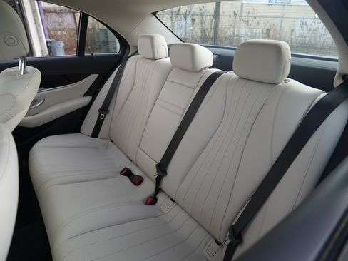 Used 2019 Mercedes-Benz E 300 4MATIC w/ Premium 1 Package image 21