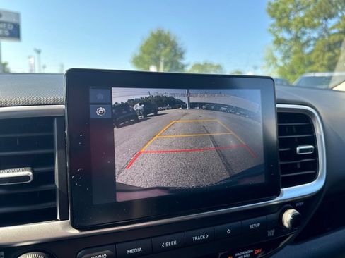 Used 2025 Hyundai Venue SE FWD image 18
