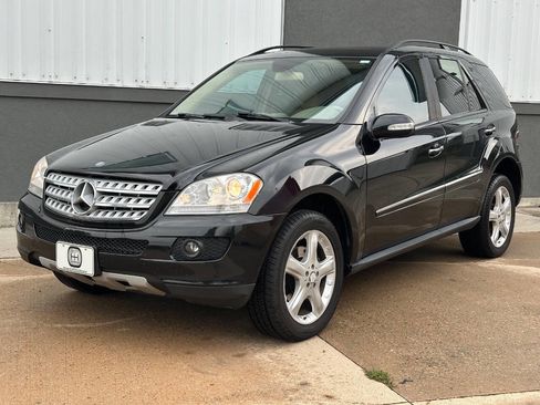 Used 2008 Mercedes-Benz ML 320 4MATIC w/ P1 Pkg image 3