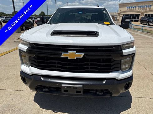 Used 2024 Chevrolet Silverado 2500 W/T w/ WT Convenience Package AWD/4WD image 2