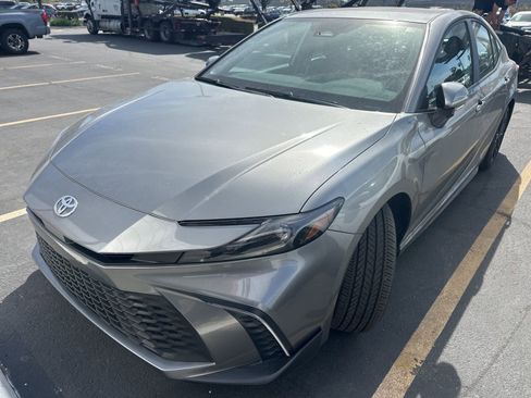 Used 2026 Toyota Camry SE image 2