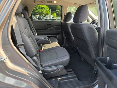 Used 2025 Nissan Pathfinder SV AWD/4WD image 19