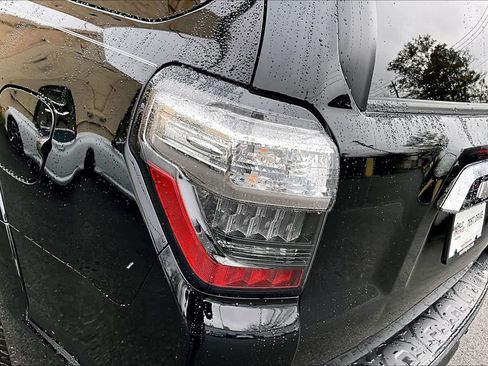 Certified 2022 Toyota 4Runner Limited image 27