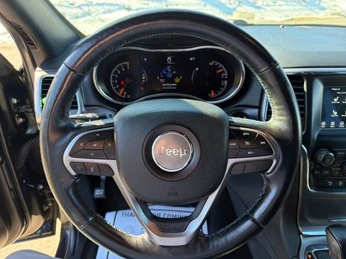 Used 2018 Jeep Grand Cherokee Laredo image 15