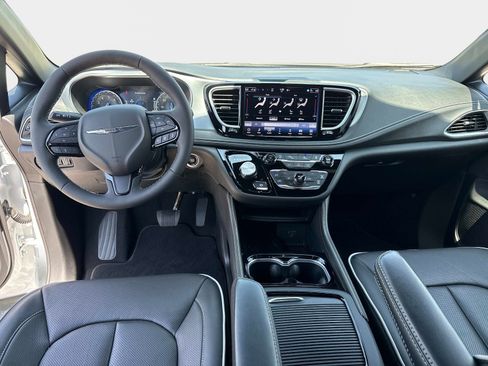 New 2026 Chrysler Pacifica Limited w/ S Appearance Package AWD/4WD image 17