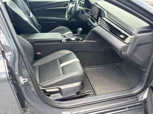 Used 2025 Toyota Camry SE FWD image 13