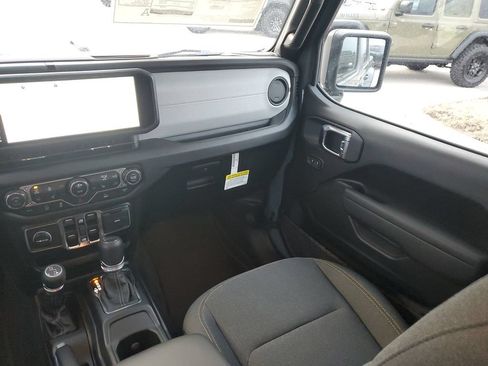 New 2025 Jeep Gladiator Sport AWD/4WD image 14