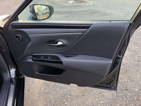 Used 2025 Lexus ES 350 Premium image 16
