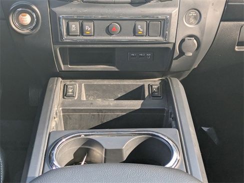 Used 2019 Nissan Titan SV w/ SV Convenience Package image 19