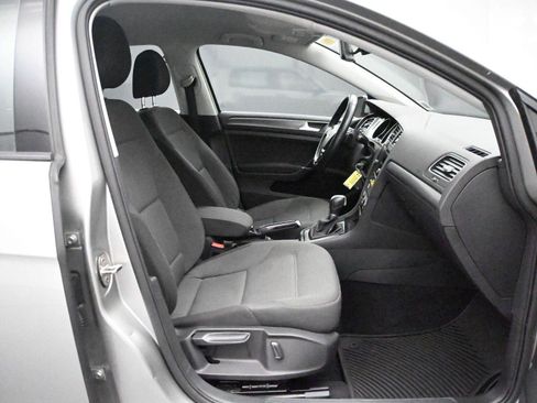 Used 2018 Volkswagen Golf S image 18