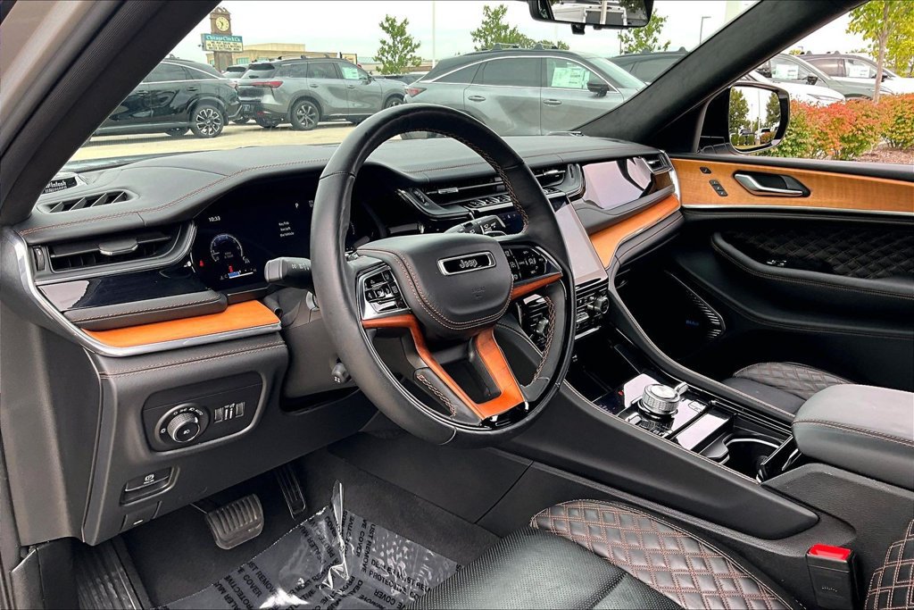 Used 2023 Jeep Grand Cherokee L Summit AWD/4WD image 16