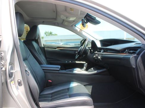 Used 2018 Lexus ES 350 w/ Luxury Package w/Wood Trim FWD image 27