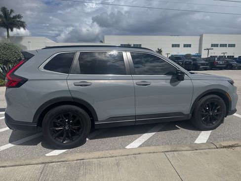 Used 2025 Honda CR-V Sport image 4