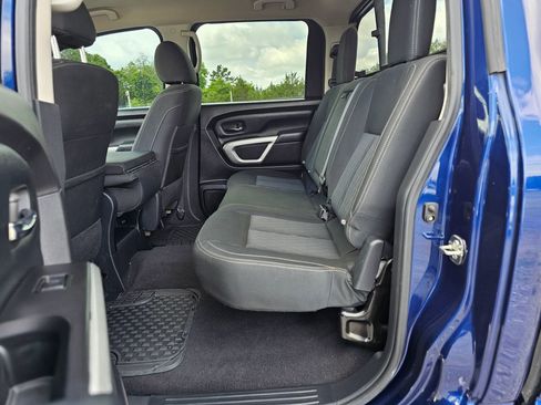 Used 2017 Nissan Titan SV AWD/4WD image 5