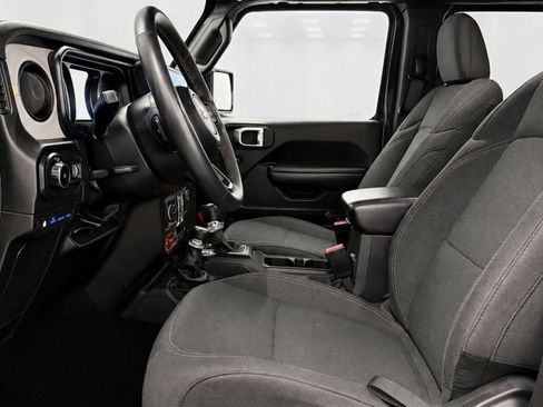 Used 2024 Jeep Wrangler Unlimited AWD/4WD image 12