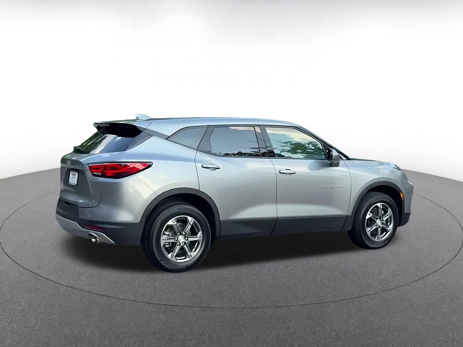 Used 2025 Chevrolet Blazer LT FWD image 13