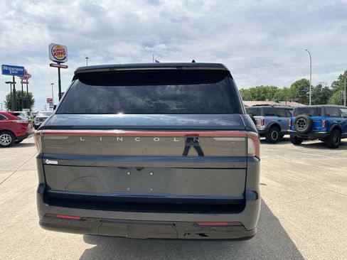 Used 2025 Lincoln Navigator L Reserve w/ Jet Appearance Package AWD/4WD image 5