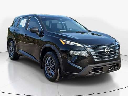 Used 2025 Nissan Rogue S FWD image 2