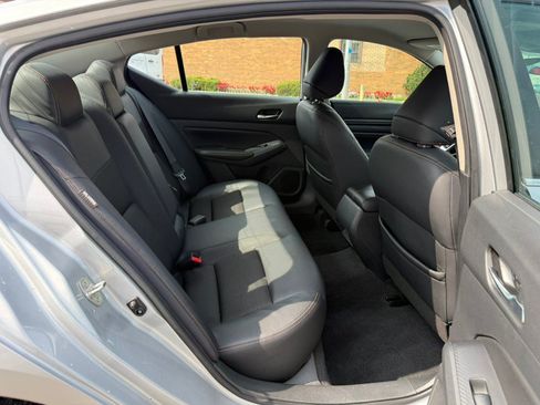 Used 2020 Nissan Altima 2.5 SR FWD image 10