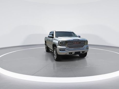Used 2018 GMC Sierra 1500 Denali w/ Denali Ultimate Package AWD/4WD image 3