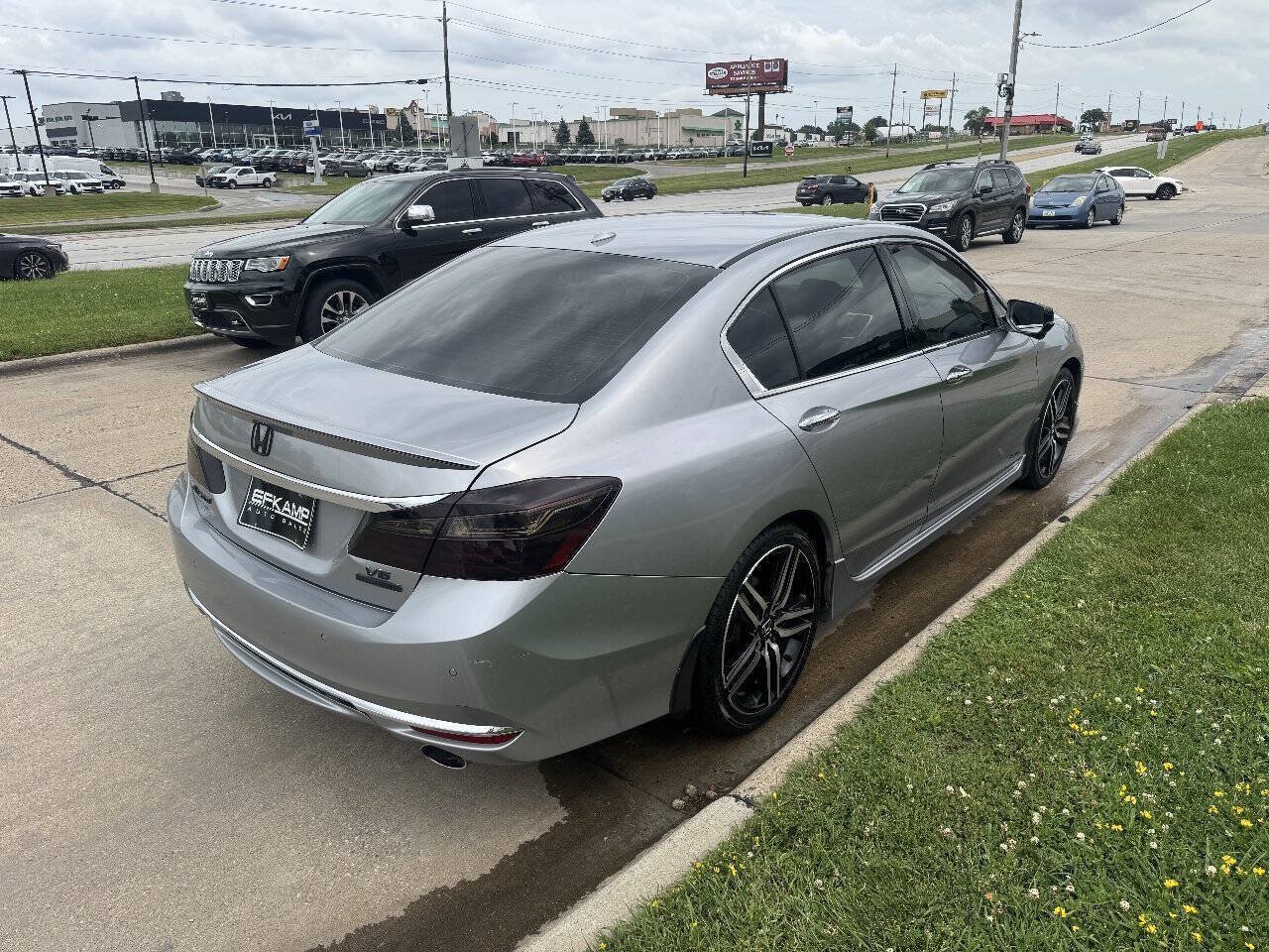 Used 2016 Honda Accord Touring image 5