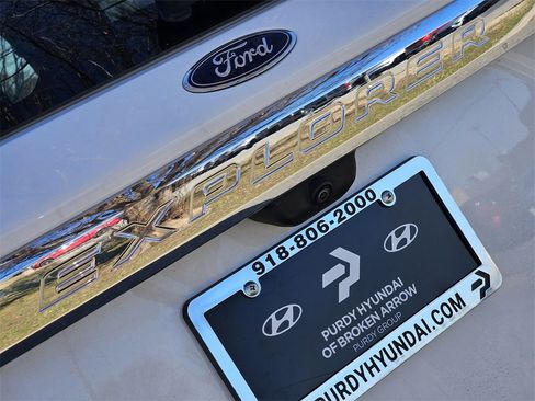 Used 2023 Ford Explorer Limited image 7