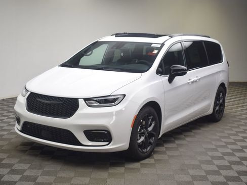 New 2026 Chrysler Pacifica Limited w/ S Appearance Package image 17