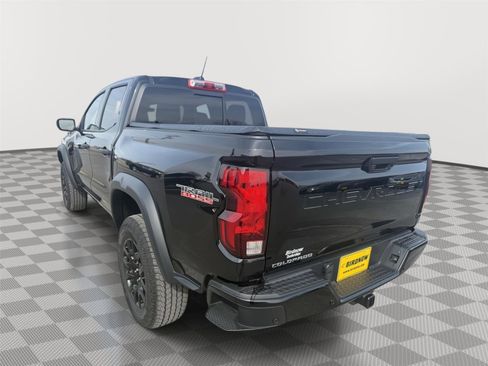Used 2025 Chevrolet Colorado Trail Boss AWD/4WD image 3