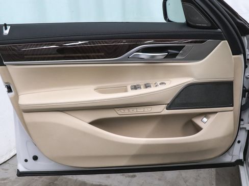 Used 2019 BMW 740i xDrive 740i xDrive image 8