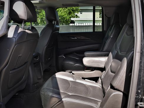Used 2019 Cadillac Escalade ESV Premium Luxury AWD/4WD image 18
