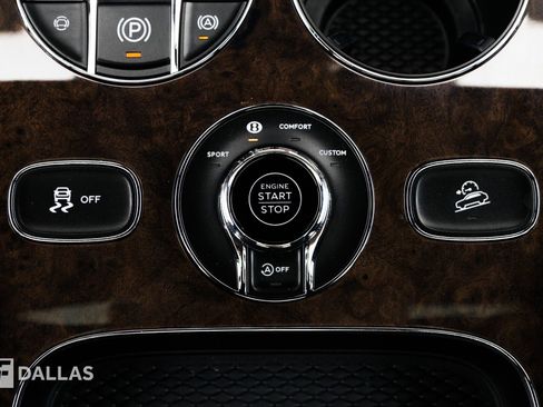Used 2025 Bentley Bentayga image 28