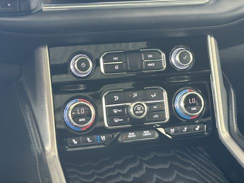 Used 2022 GMC Yukon XL Denali RWD image 36