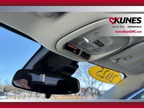 Used 2025 Chevrolet Trax LT image 30