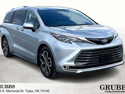 Used 2025 Toyota Sienna Platinum