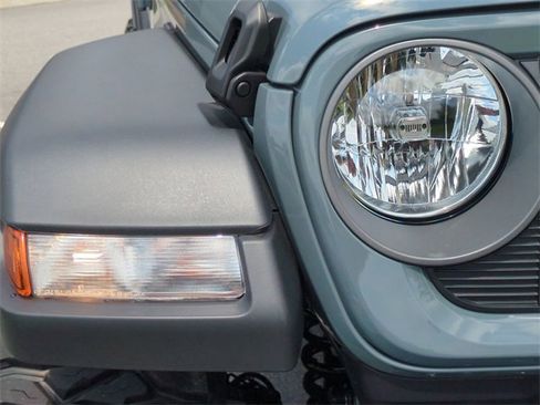 New 2025 Jeep Gladiator Sport image 10