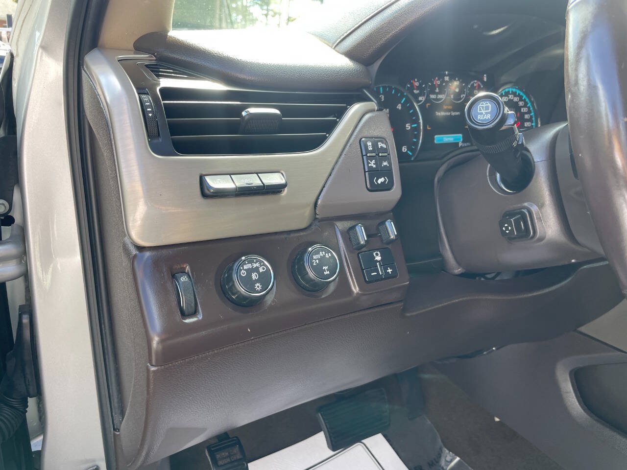 Used 2017 GMC Yukon Denali w/ Open Road Package AWD/4WD image 16