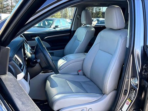 Used 2015 Toyota Highlander Limited Platinum image 9
