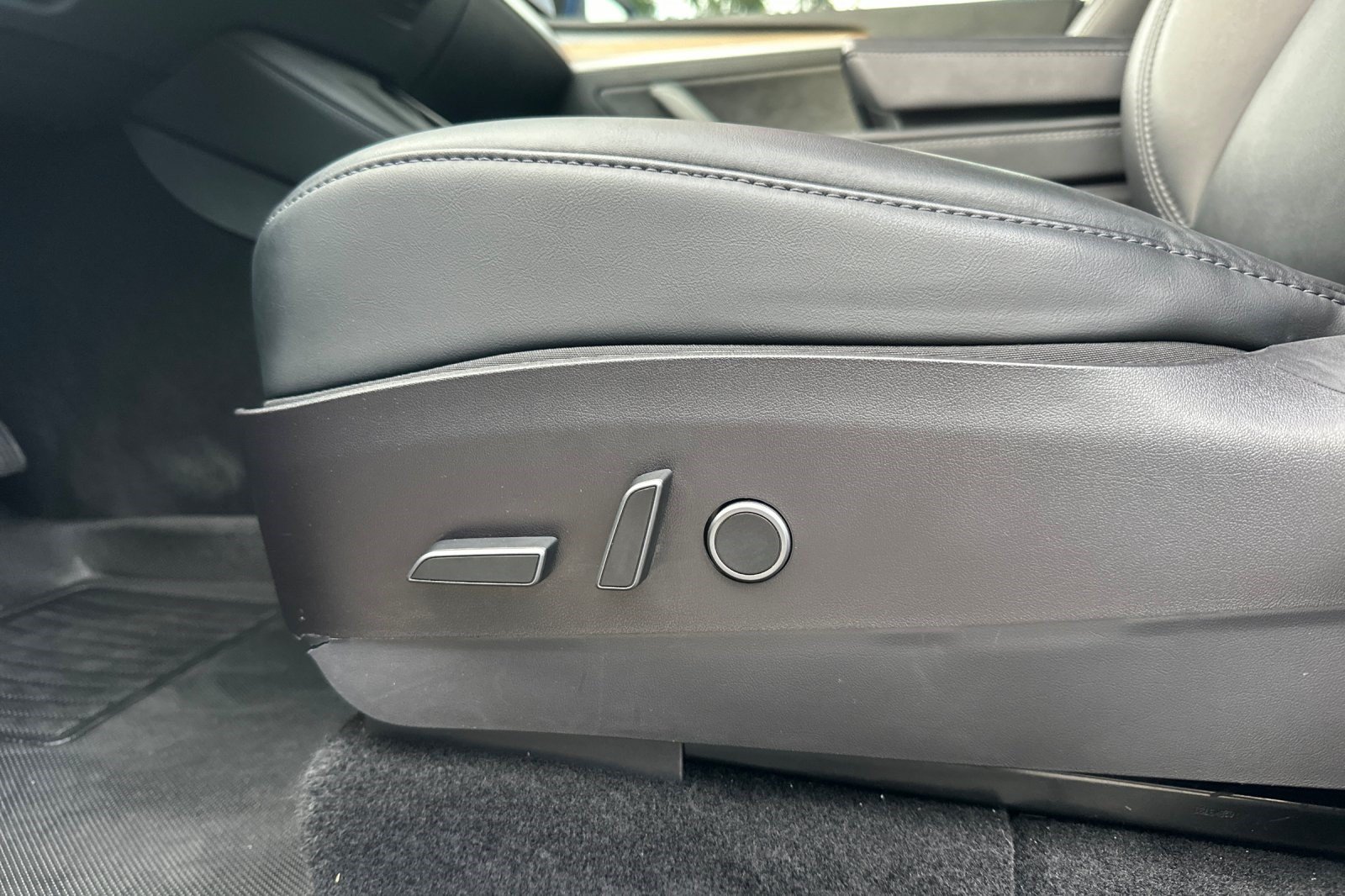 Used 2022 Tesla Model Y Long Range AWD/4WD image 14