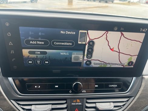 Used 2023 Nissan Altima 2.5 SV w/ SV Premium Package image 16