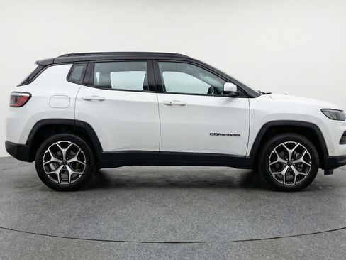 Used 2025 Jeep Compass Limited AWD/4WD image 11