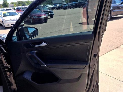 Used 2020 Volkswagen Tiguan S image 16